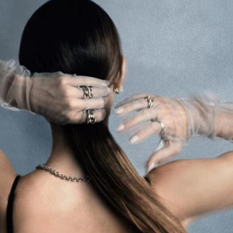 Anillo de hebilla de color a juego anillo de tres anillos de titanio de acero galvanizado de 18 quilates de oro