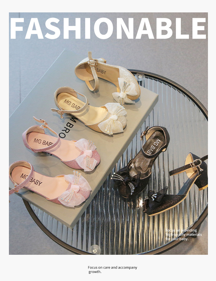 Versione coreana di tacchi alti e spessi con fiori alla moda e dolci, sandali per ragazze nuove estate 2023, scarpe per bambini_voghion.com