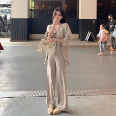7616気質名媛ファッションスーツ女性秋冬新商品ゆるい外着ニット馬甲広脚ズボン三点セット潮