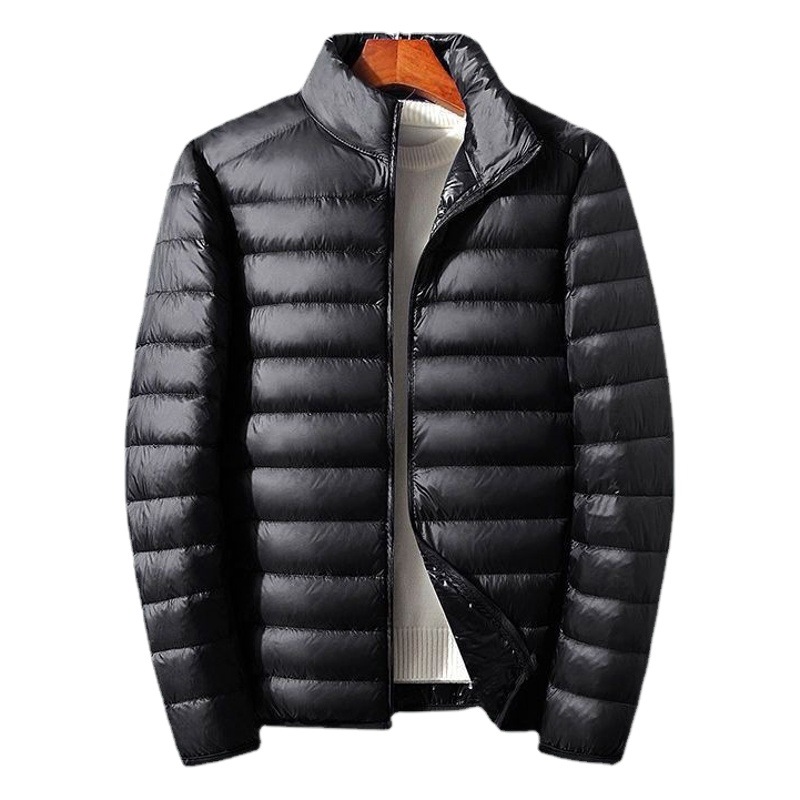 冬の秋冬のダウンジャケットの男性のショートタイプの軽薄なビジネスファッションのファッションは帽子と一緒に白いアヒルの毛のメンズコートを厚くします。