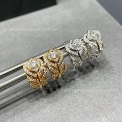 宝狮龙Plume满钻羽毛耳拍女V金高版本高碳钻树叶耳钉耳饰厂家批发