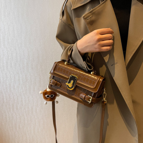Minimalist Fashion Handbag for Women with Stone Texture Lock Fastener, Tote Bag for Commuting, Unique Retro Single Shoulder Bag