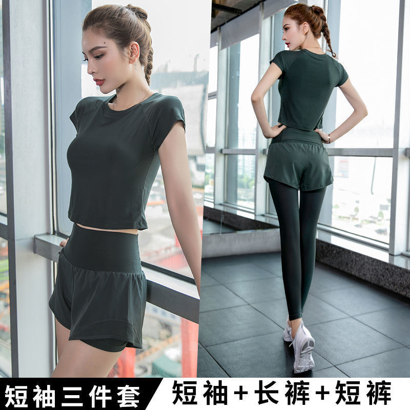 Trajes deportivos de yoga para mujeres verano nuevo 2025 nuevo abrigo con cojín de pecho secado rápido falso dos pantalones comercio exterior