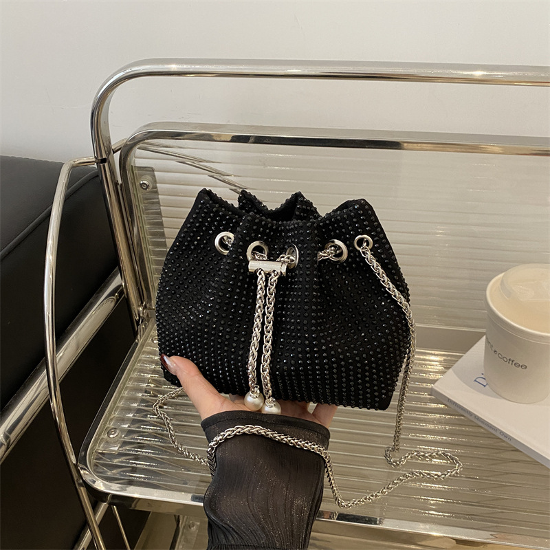 2025 nuevo bolso femenino, bolso de diamantes de imitación, bolso de cubo de diamantes con cadena llena de diamantes, diseño de nicho, bolso de mensajero de moda de moda