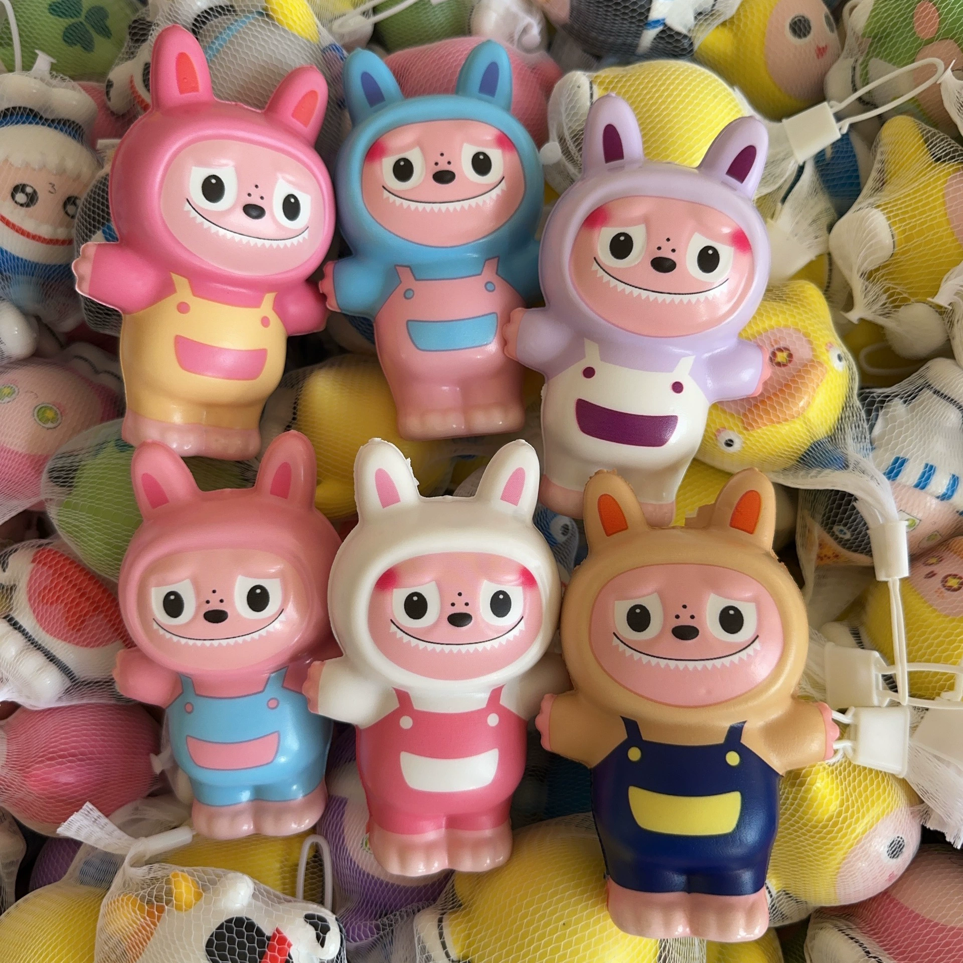 Раббу декомпрессионные артефакты игрушки медленного отскока украшения куклы милые щепотки детские игрушки блеск сети красный