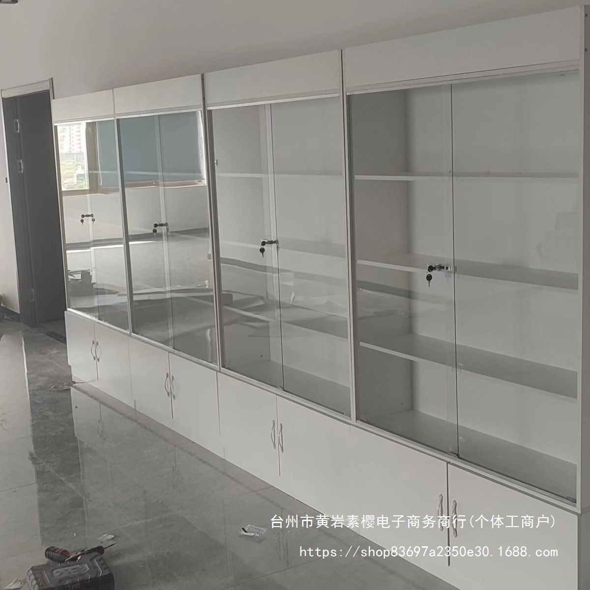 化妆品玻璃门玻璃展示柜美容店礼品柜展柜礼品柜带锁清仓置物架