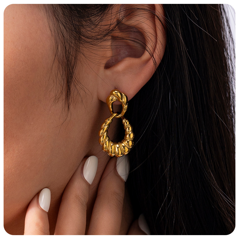 Taina Omeiins personalidad moda moda 18K oro acero inoxidable torcido pendientes pendientes pendientes para mujeres