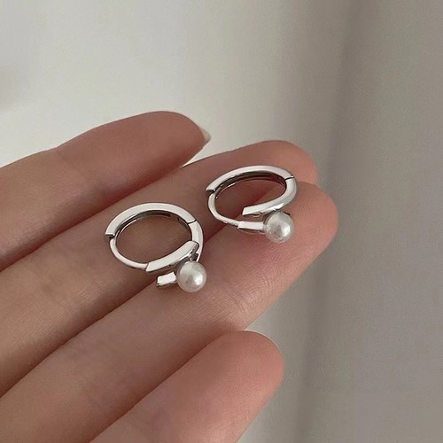 925 Pure Silver Light Luxury Pearl Stud Earrings for Women - Korean High-End Design, Cool and Stylish, Unique and Exquisite Fashion Earrings