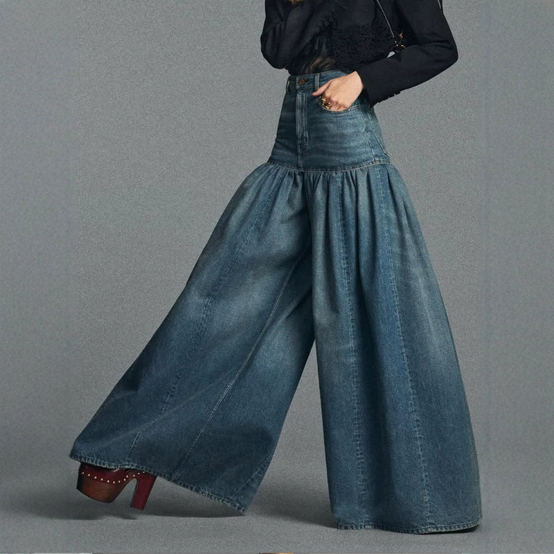American retro niche pleated rhinestone denim cropped pants for women, new summer high street fashion loose silhouette mid-length pants