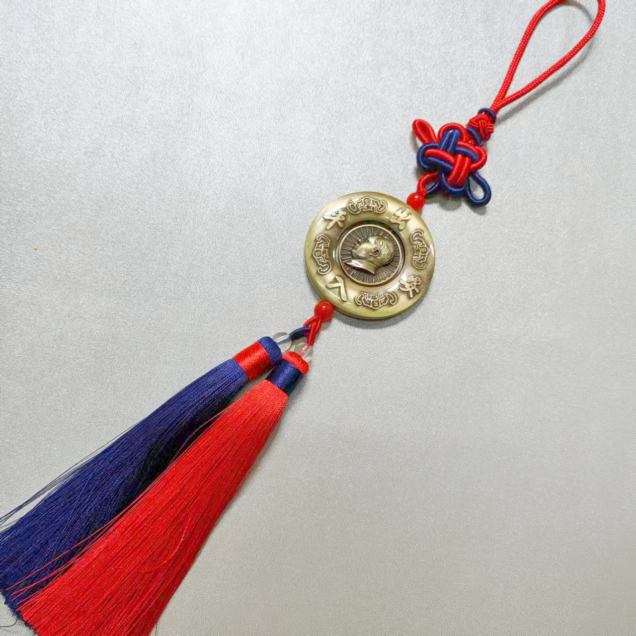 Manufacturer Wholesale Imitation Bronze Chairman Mao Alloy Pendant Creative Rotating Car Hanging Ornament with Gold-Plated and Painted Craftsmanship Decoration