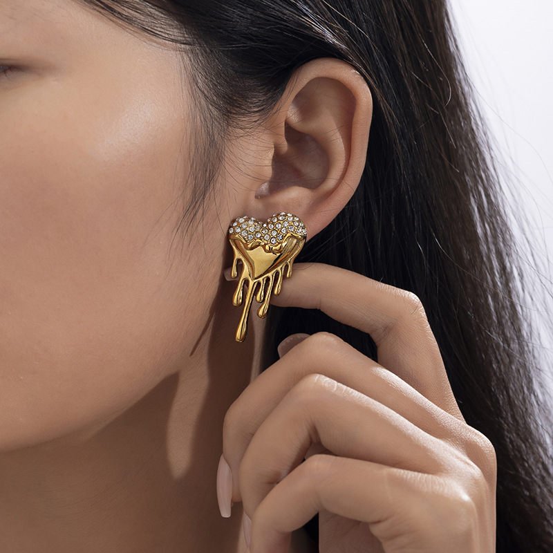 TENA Europa y los Estados Unidos nicho amor ins viento pendientes de acero inoxidable mujeres 18k oro zircón titanio pendientes de acero exagerado sensación de alta calidad