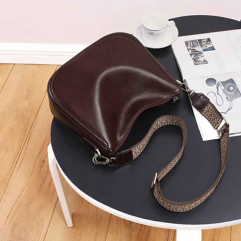 Women's 2026 New Arrival Crossbody Saddle Bag Genuine Leather Versatile Large Capacity Underarm Bag - Thumbnail 3