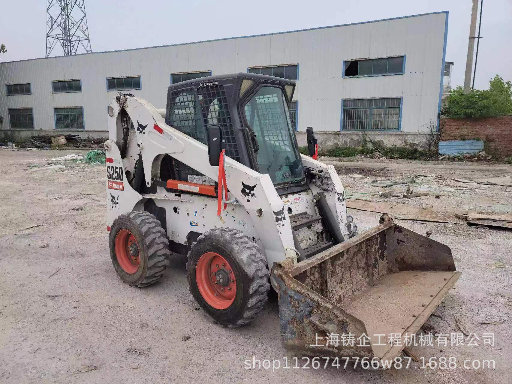 热销Bobcat山猫滑移装载机S250，灵活转向四驱轮胎小型铲车装载机