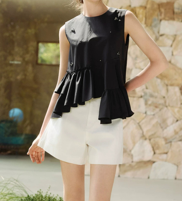 Áo croptop nữ không tay đính cườm lá sen thiết kế bất đối xứng mùa hè 2026 — màu đen chi tiết 4