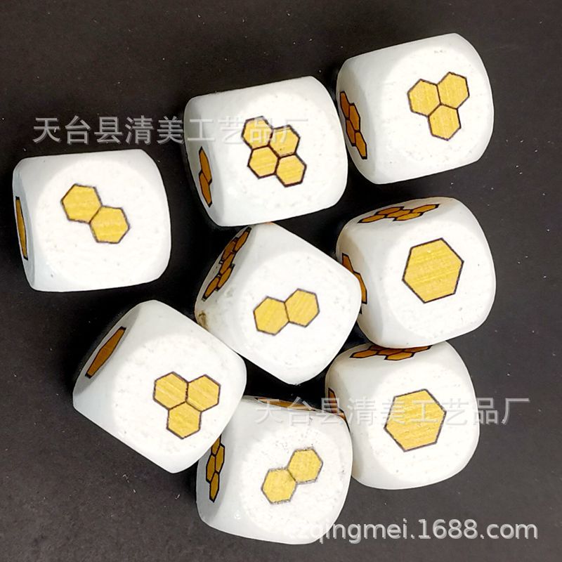 Juguetes prácticos de educación temprana de madera de bricolaje 20mm fondo blanco cuadrado abeja dados 12 cuentas de madera en un paquete