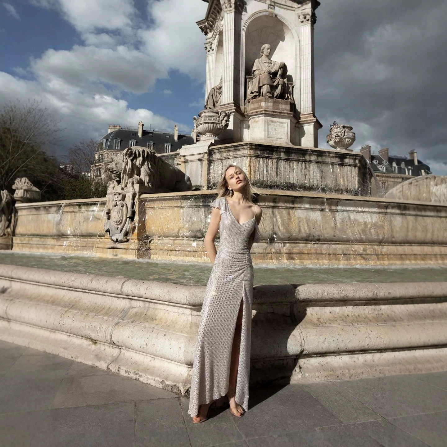 European and American cross-border heavy-duty rhinestone halter dress, deep V-neck, plunging back, pleated, slim-fit, evening gown, fishtail long dress