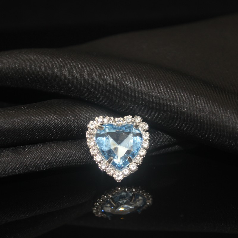 40g Weight Crystal buckle Jewelry Making Type 18 * 20mm Jewelry Making Size Rhinestones Inlay Material DIY Jewelry Accessories Classification 10 PCS/Package Quantity Metal Material Heart Shape Pattern Polished Finish Plating, Inlay Design IG Style, Shiny Style 10 PCS/Package 18 * 20mm Metal Rhinestones Heart Shape Polished Crystal Buckle 13