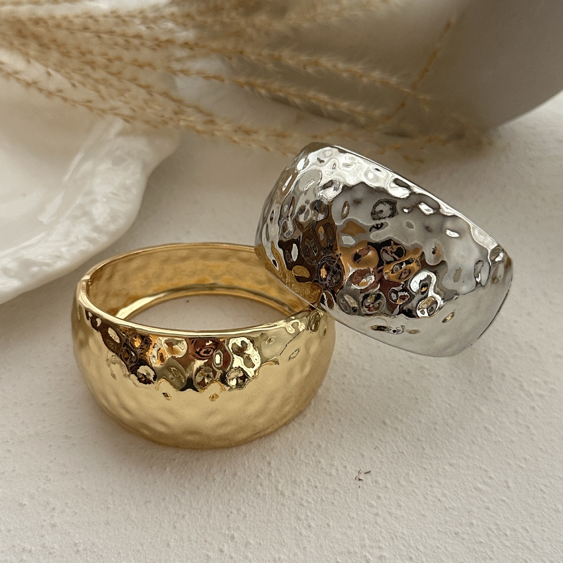 59g Weight Rings, Bracelets Classification 1 Piece Quantity Daily Occasion Alloy Material Solid Color, Butterfly Pattern Women's Gender Ring, Plating Design Exaggerated Style Exaggerated Solid Color Butterfly Alloy Ring Plating Women's Rings Bracelets 14