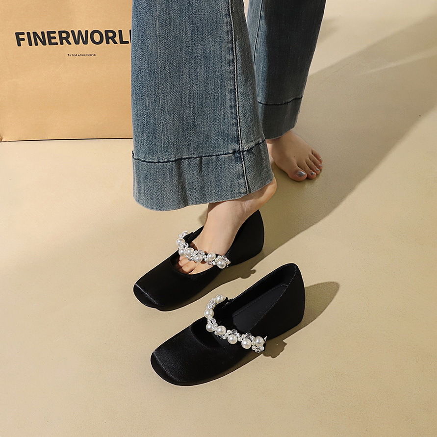 835-K217 Korean style elegant socialite women's shoes with increased height, square toe, shallow mouth, pearl straight buckle strap, single shoe for women