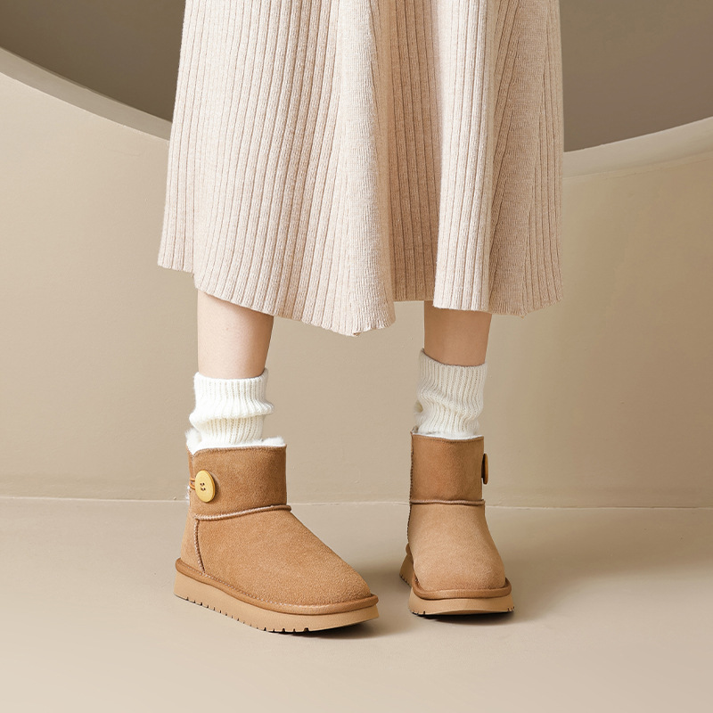 Botas de nieve Augusden de suela gruesa para mujer, novedad de invierno 2025, zapatos de algodón de felpa ultragruesos de caña corta, mocasines de plataforma.