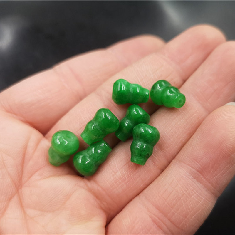 Wan Yu wholesale Dry Green Citroen Health Jade three-dimensional Through Hole Gourd Loose bead parts Green jade gourd