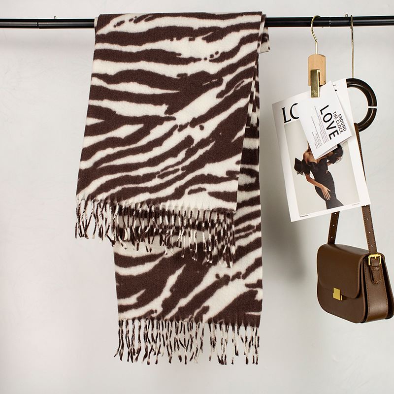 Nueva bufanda cálida engrosada con patrón de cebra de otoño e invierno