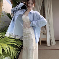 フレンチレースはゆったりとした長袖のシャツをつなぎ合わせています。