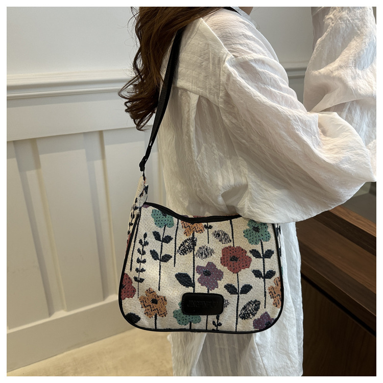 Popular fashion, simple, large-capacity printed trend 2024, fashionable patchwork canvas single-shoulder bag, small square bag, women's bag, trendy undefined