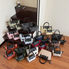 �羳������Ӱ���2025����С������Ů���r�аٴ�������μ�б���