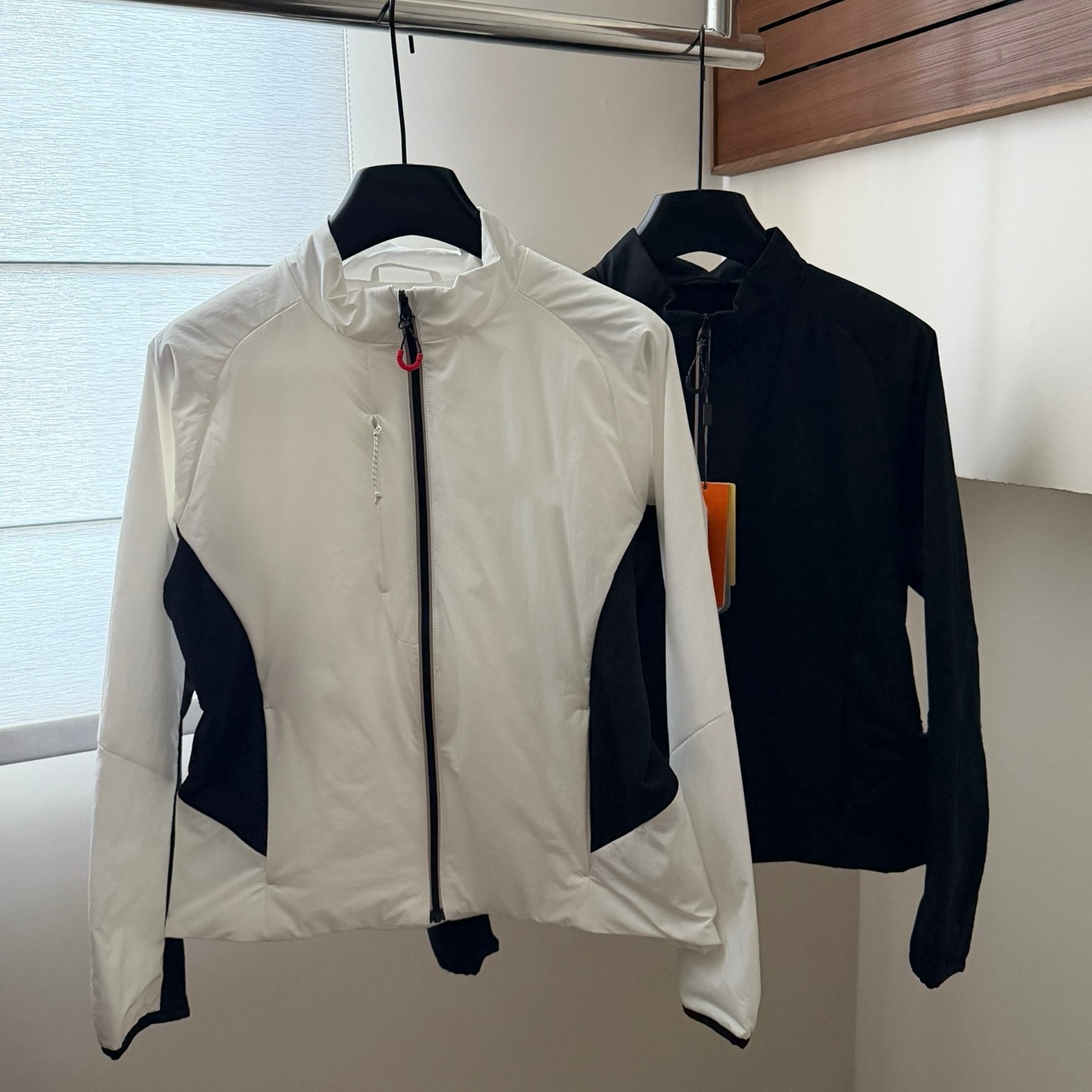 Autumn and Winter 26 Color-Blocked Women's Short Slim-Fit Hiking Cotton Jacket, Lightweight High-Neck Outdoor Casual Windproof and Warm Cross-Border