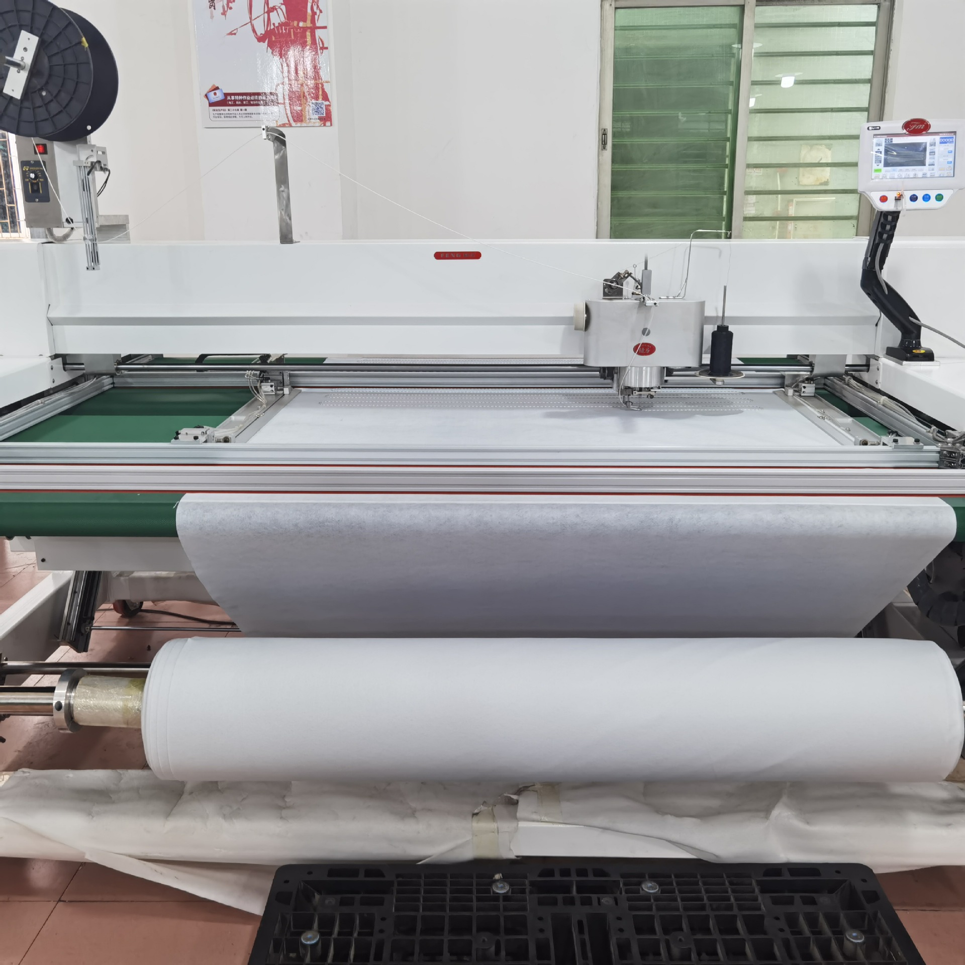 Fábrica de caballo Dongfeng directamente suministrar láminas de calentamiento de línea de chevron manta eléctrica calentamiento chapón máquina de bordado de computadora