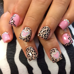 Short Leopard Love Wear Armor 2025 Spring and Summer Daily Sweet Cool Leopard Flash Diamond European Manicure 24 False Nails