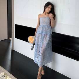 2024年夏季新款女装浅蓝色激光绣花蛋糕连衣裙吊带裙子2件套 长款