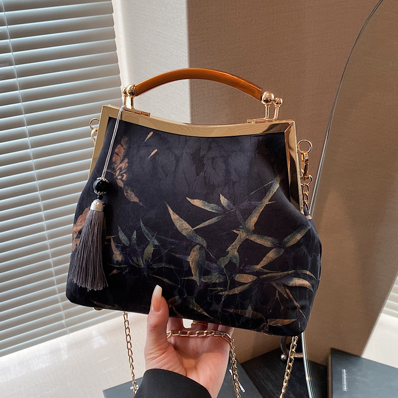 Retro Xiangyun yarn portable tassel mouth gold bag Chinese single shoulder crossbody cheongsam handmade women's bag temperament mother bag