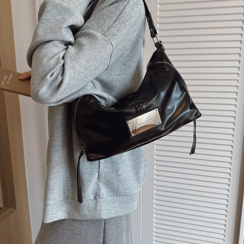 Transfronterizos suaves retro bolsas de brazo portátiles mujeres otoño y invierno 2025 nueva moda versátil bolsas de hombro bolsas de transporte