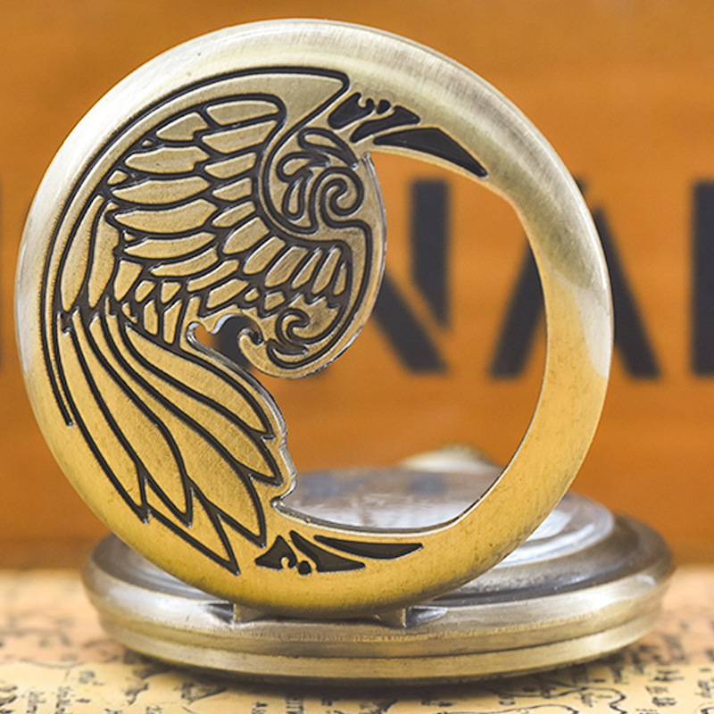 One-piece delivery digital dial pocket watch vintage flip hollow wings large Peace Bird couple pocket watch