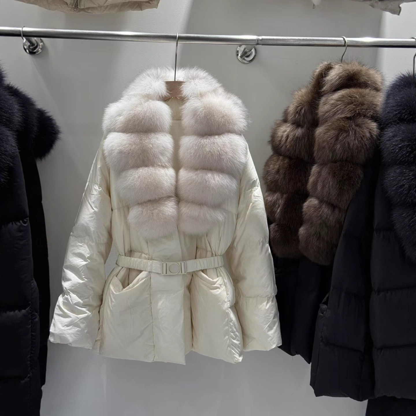 Extra Large Fox Fur Collar 2025 New Winter down Jacket Women's Lace-Up Waist Real Fur Collar Noble Classy Fur Jacket