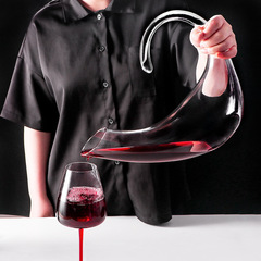 思晋のワインの急速な酔いを覚ます器の水晶のガラスのさそり座の目を覚ます酒の壺のアイデアの酒器のホテルの酒の器の卸売り
