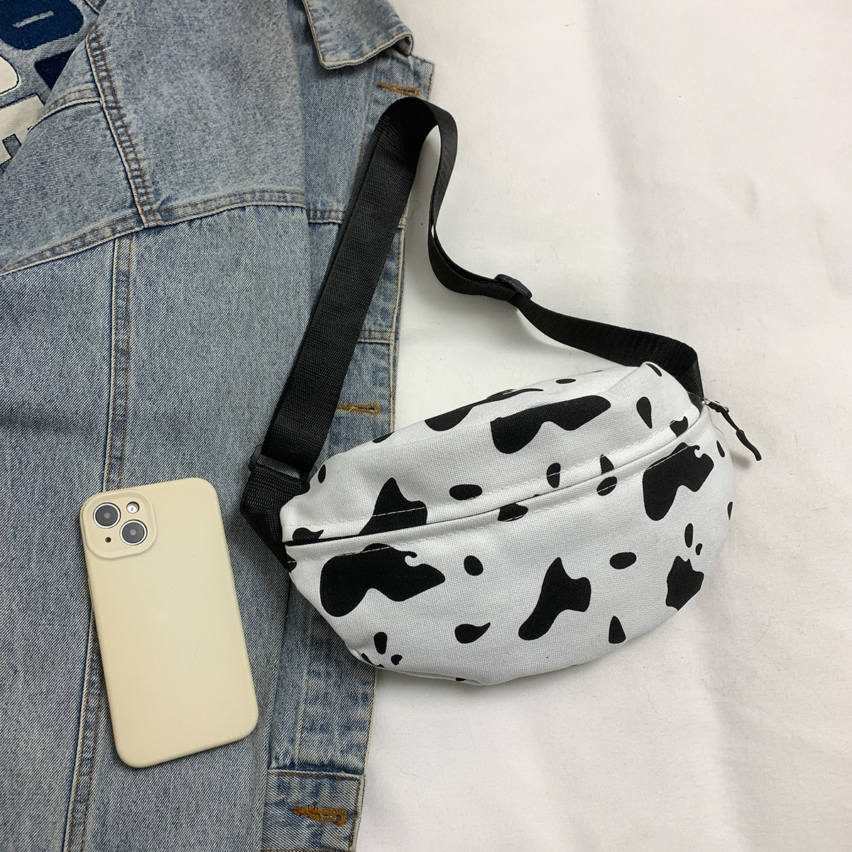 223g Weight Polyester Lining Material Zipper Closure Type Sling Strap Strap Type Fanny Pack Bags Type Casual, Daily, Shopping Occasion Nylon Material Cows, Solid Color Pattern All Seasons Season Women's Gender Basic Style Oval Shape Women's Basic Cows Solid Color Nylon Waist Bags 44