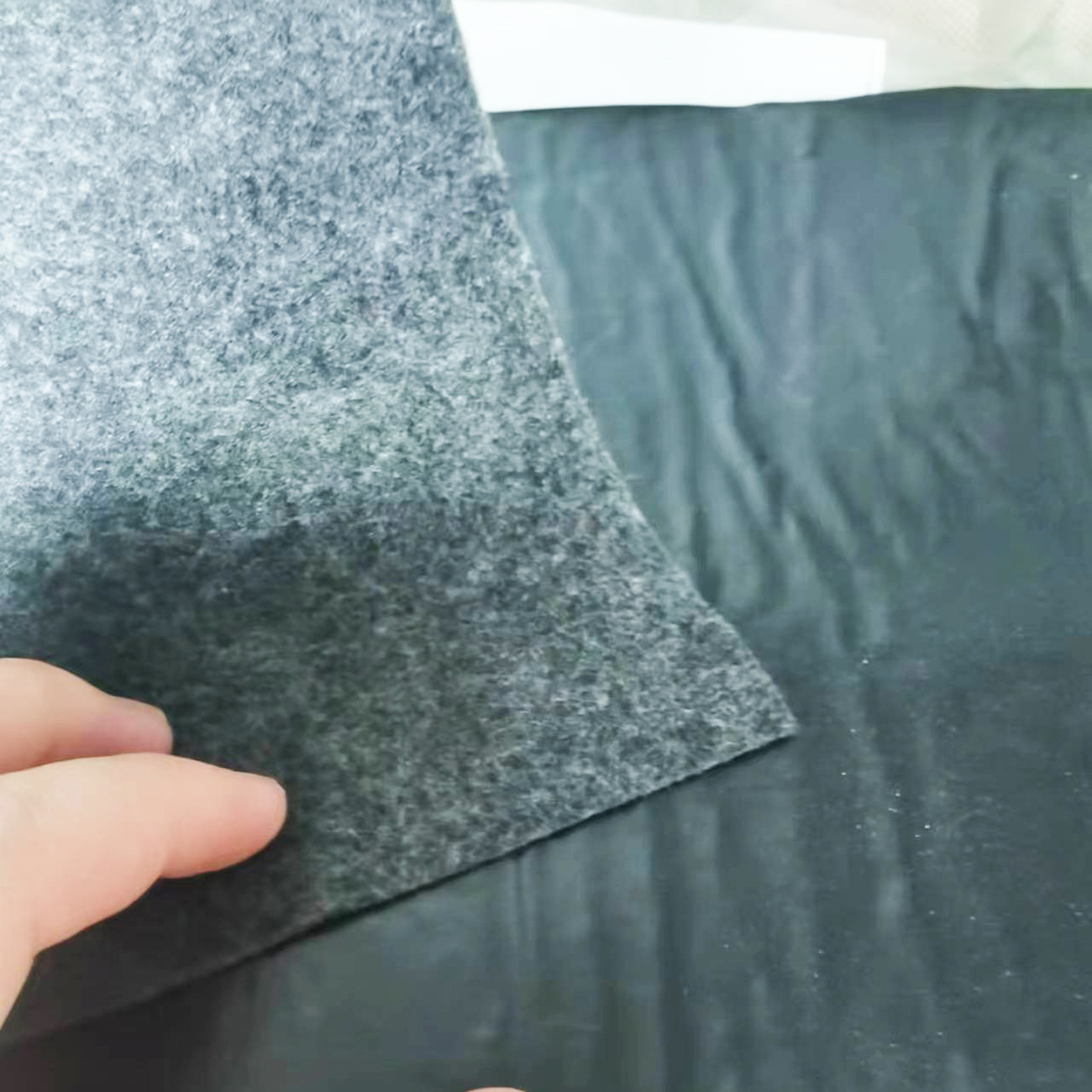 工厂供2.5mm针刺棉敷膜毛粘修车地板吸水不渗水深灰色PVC毛毡