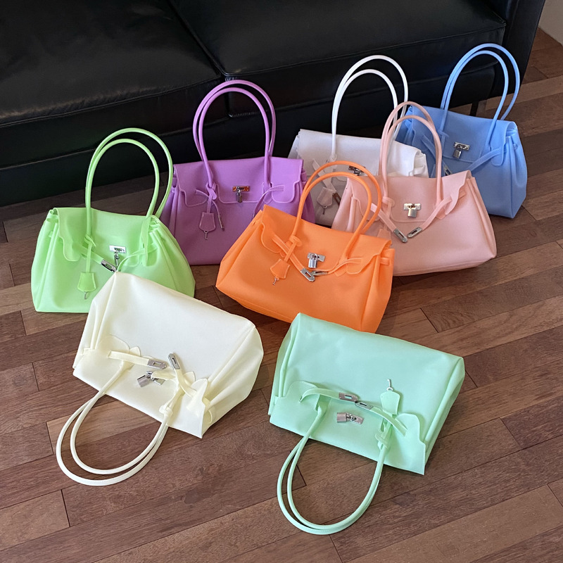 Korean Version of the Kiikii Jelly Bag, Large Capacity Tpu Shoulder Bag, Cross-Border Small Batch Customization Korean Version of the Kiikii Jelly Bag, Large Capacity Tpu Shoulder Bag, Cross-Border Small Batch Customization