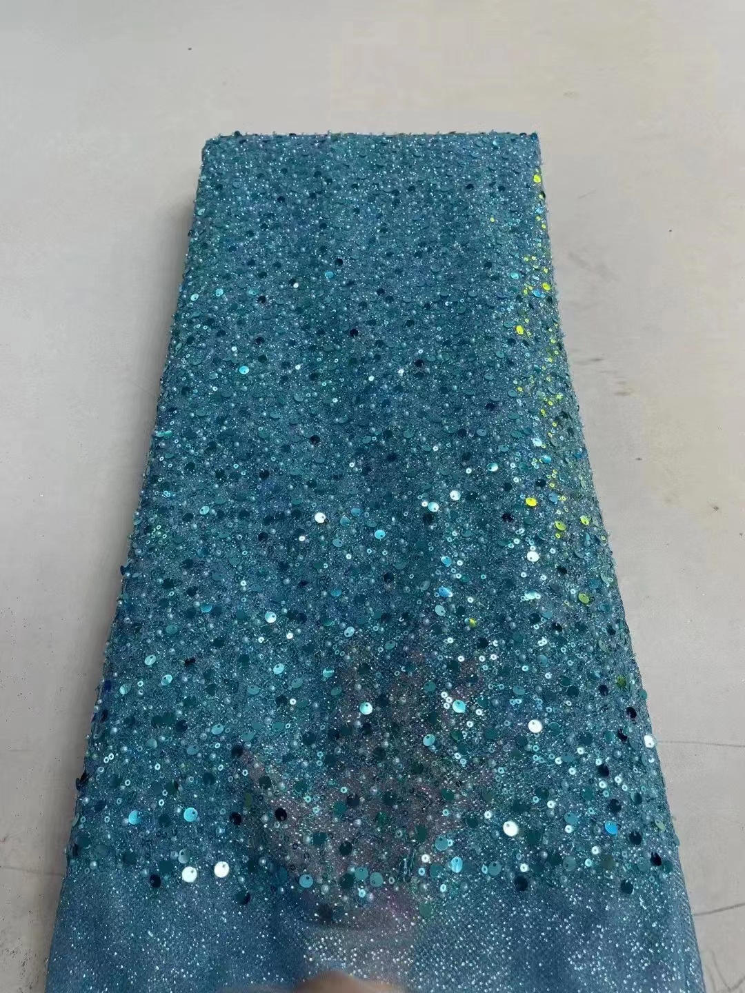 En stock 3mm cuentas de oro lentejuelas tela vestido de boda bolsa de ropa para niños cheongsam moda DIY tela JX2638