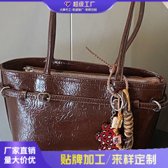 跨境高级感休闲复古包包女2025新款时尚百搭单肩腋下包手提水桶包