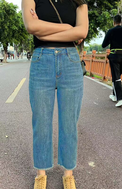 2023 new Southeast Asia cross-border fashion slim fit comfortable casual solid color cropped jeans women Wholesale