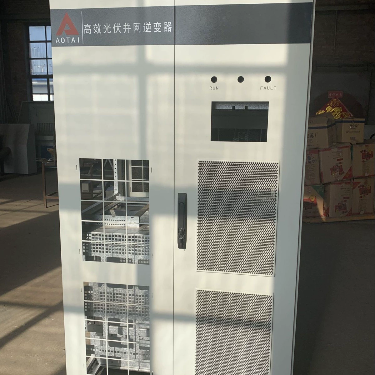 Корпус шкафа фотоэлектрический и сетчатый шкаф Производитель листового металла основной материал изготовлен из алюминиево-цинковой пластины