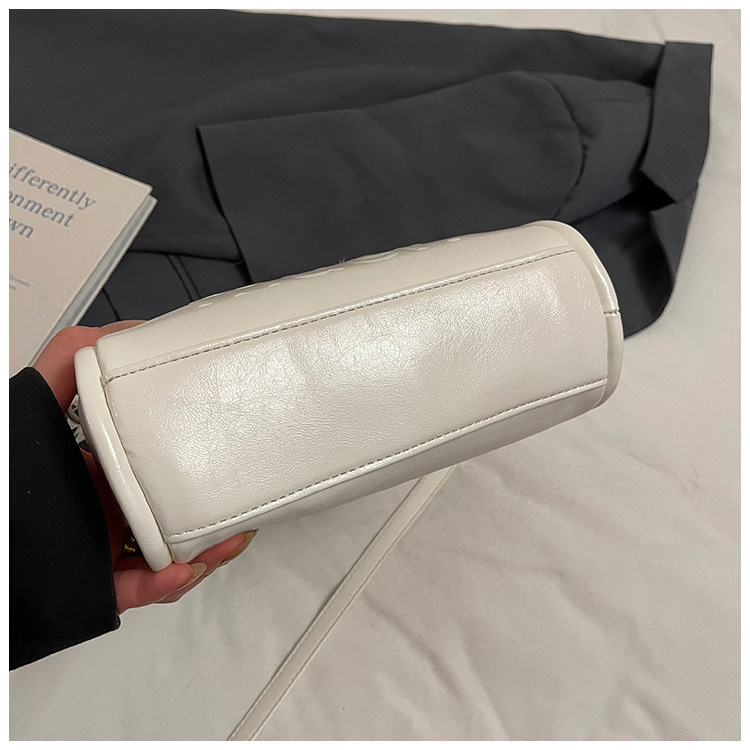 This year, Korean-style, stylish and simple hand-held bags with niche designs are in vogue. These are fashionable summer underarm bags for women's commuting undefined