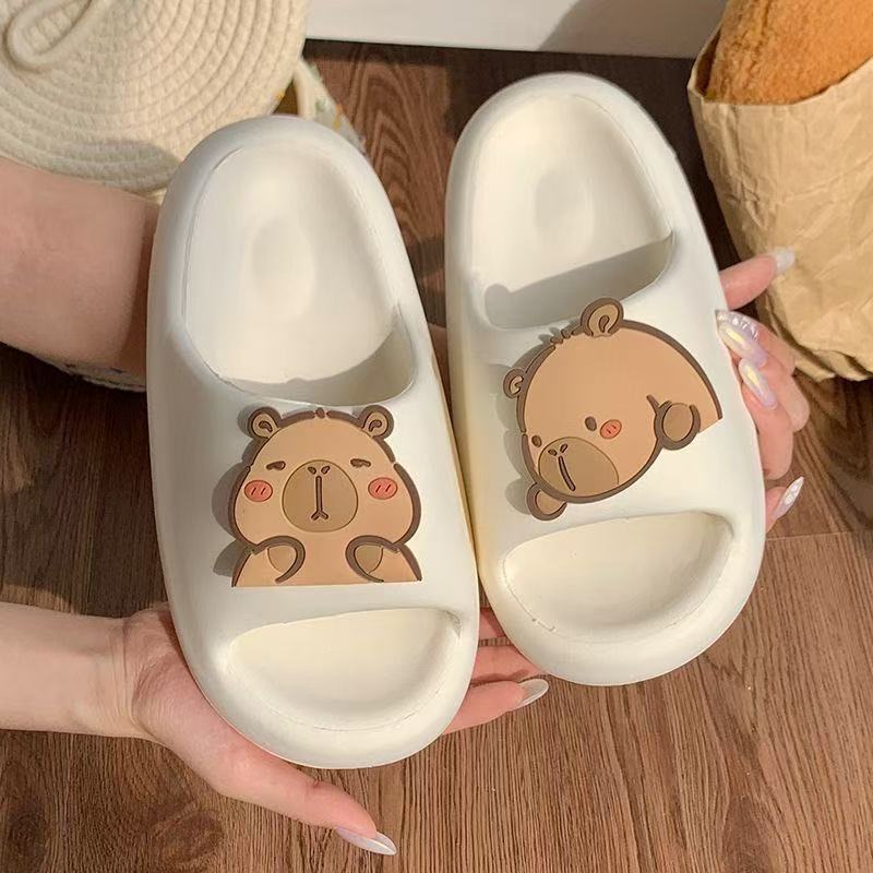 Celebridades de Internet lindas sandalias y pantuflas de mierda para hombres y mujeres baño de suela gruesa antideslizante hogar interior EVA verano ropa exterior pareja image 14