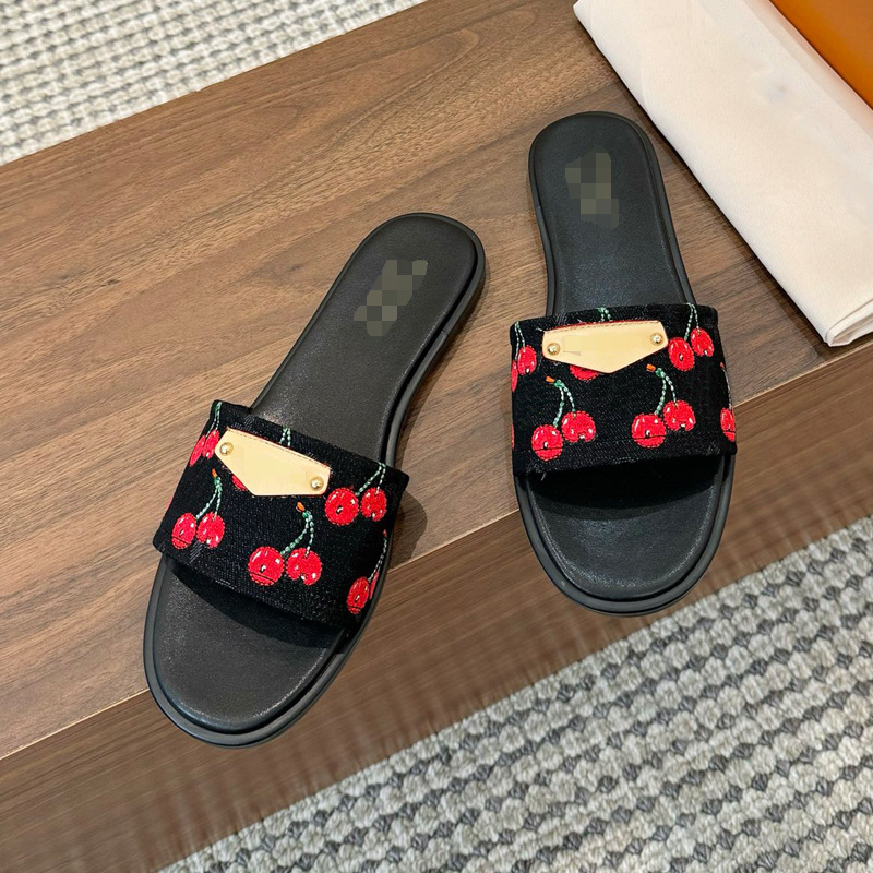 ヨーロッパとアメリカのファッションカジュアルスリッパ 2025 新しい刺繍プリントチェリーレターフラットスリッパビーチ休暇クロスボーダー|undefined