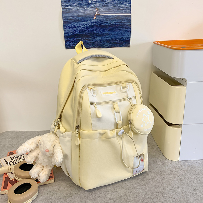 노란색 배낭 + 토끼 펜던트