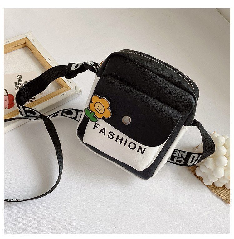 Wholesale of new Korean-style small square bags, cute single-shoulder bags for export, wide-shoulder crossbody bags, cosmetic bags, mobile phone bags and women's bags undefined